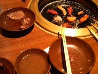 �y���������I